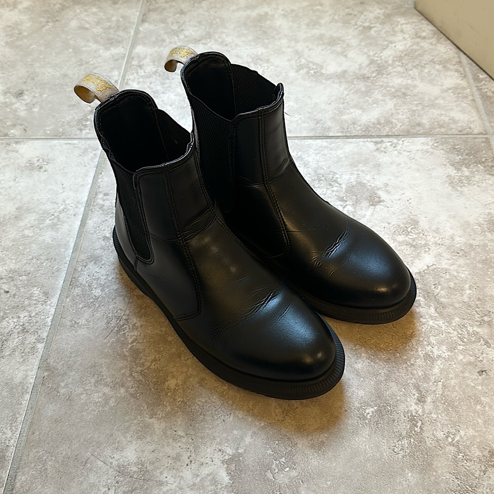 VEGAN DR. MARTENS FLORA CHELSEA BOOTS